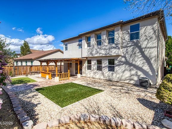 3rd image of 370 Pesaro Way
