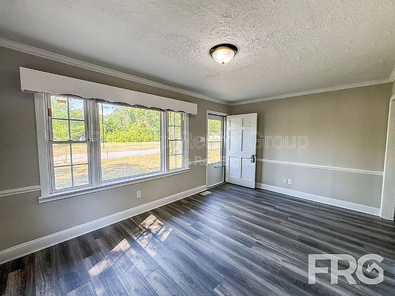 5th image of 610 3rd St