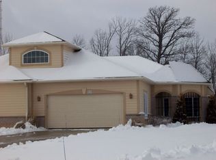 W163N5495 Westwind Dr, Menomonee Falls, WI 53051