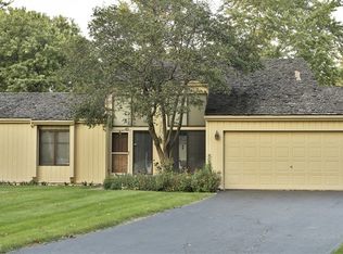 1811 Wilmette Ct, Wheaton, IL 60187