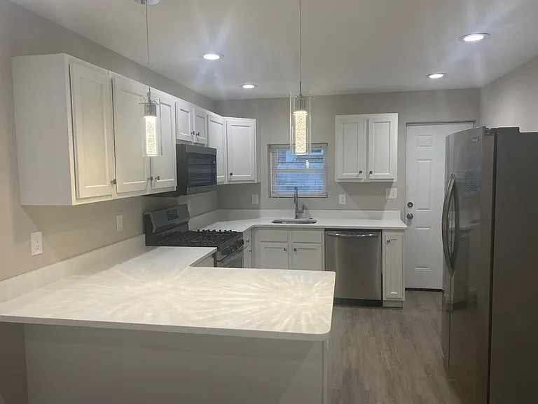 224 N Rose St — Photo 6