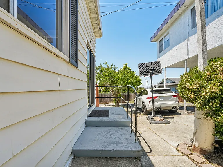 517 Branciforte St — Photo 44
