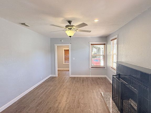 2nd image of 4936 Rosedale Pl N