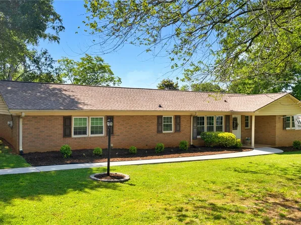 102 Griffin Ct, Liberty, SC 29657