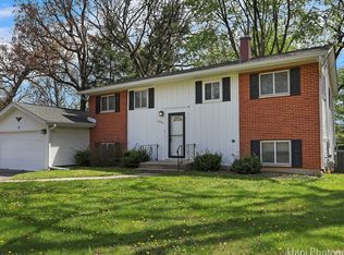 1291 Banbury Rd, Mundelein, IL 60060