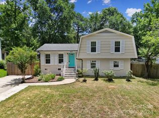 6116 Bridlewood Ln, Charlotte, NC 28215
