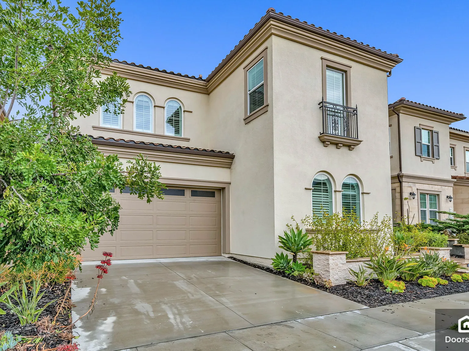 5 bed, 5.5 bath, 3728 sqft, $8,000 — Photo 2