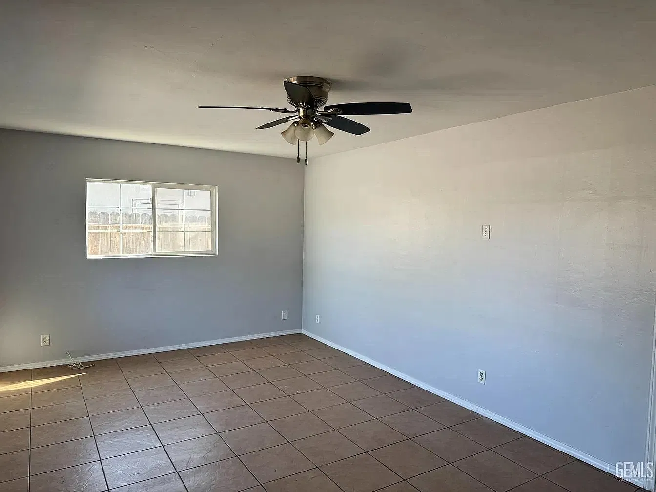 3 bed, 1039 sqft, $2,000 — Photo 2