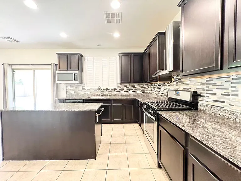 6625 Autumn Breeze St — Photo 8