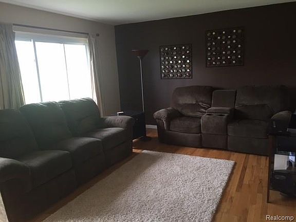 216044233_1