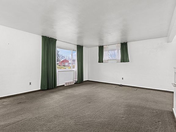 3rd image of 4801 Willow Dr