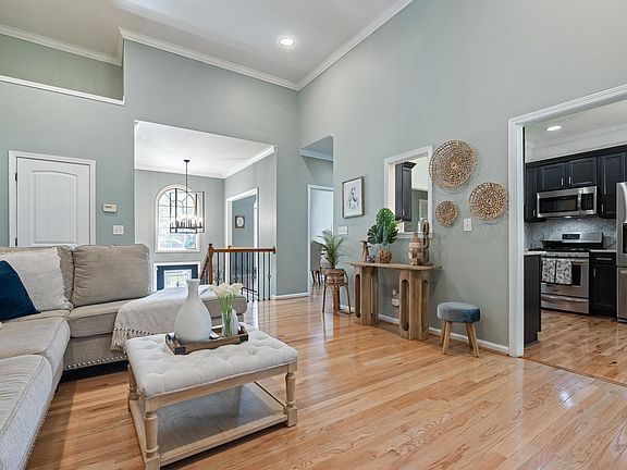 5th image of 1013 Creel Dr
