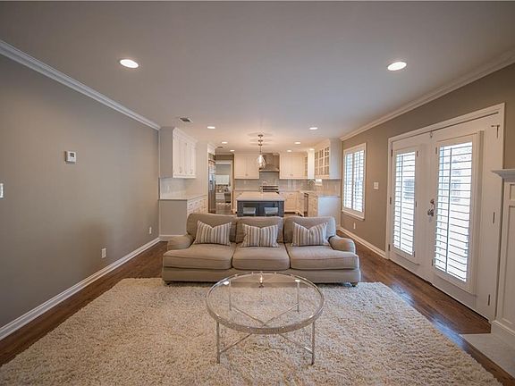 5th image of 10832 Snow White Dr