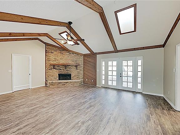 4th image of 713 Riverbend Blvd