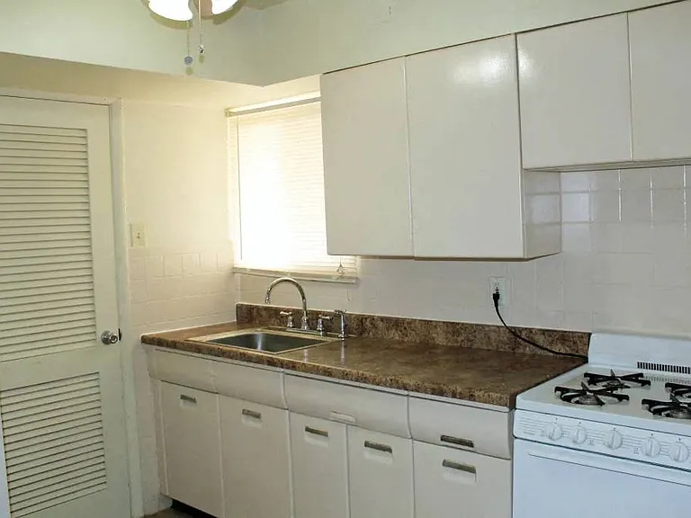 Eden Rock Apartments — Photo 11