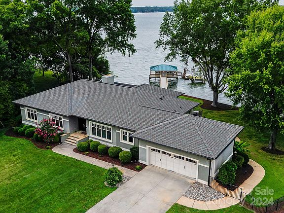 5th image of 304 Lakeshore Dr