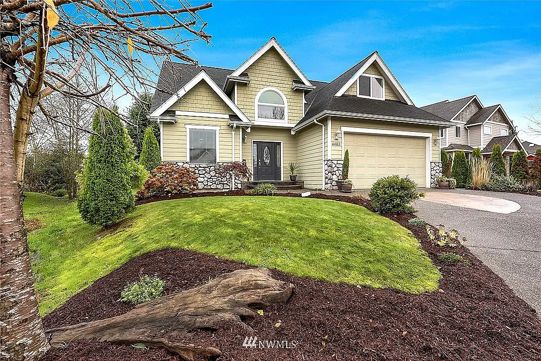 4 bed, 2.5 bath, 2100 sqft, $3,300 — Photo 1