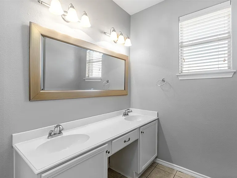 504 Connemara Ct — Photo 29