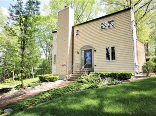 44 Hawthorn Cir, Woonsocket, RI 02895