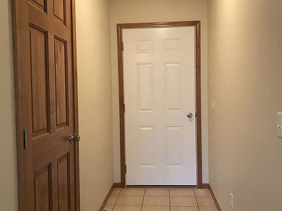 2nd image of 3052 Warwickshire Dr