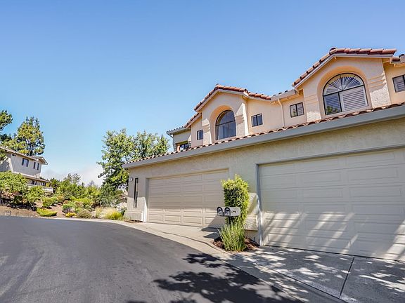 2nd image of 14 Clover Ln
