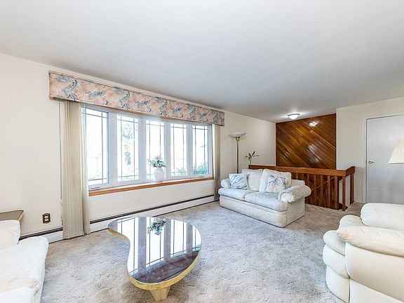 4th image of 168 Terrace Ave