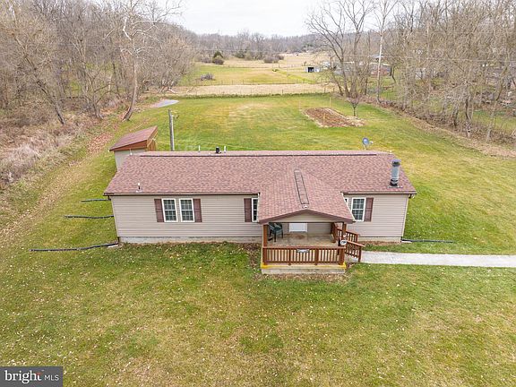 2nd image of 392 Persimmon Ln