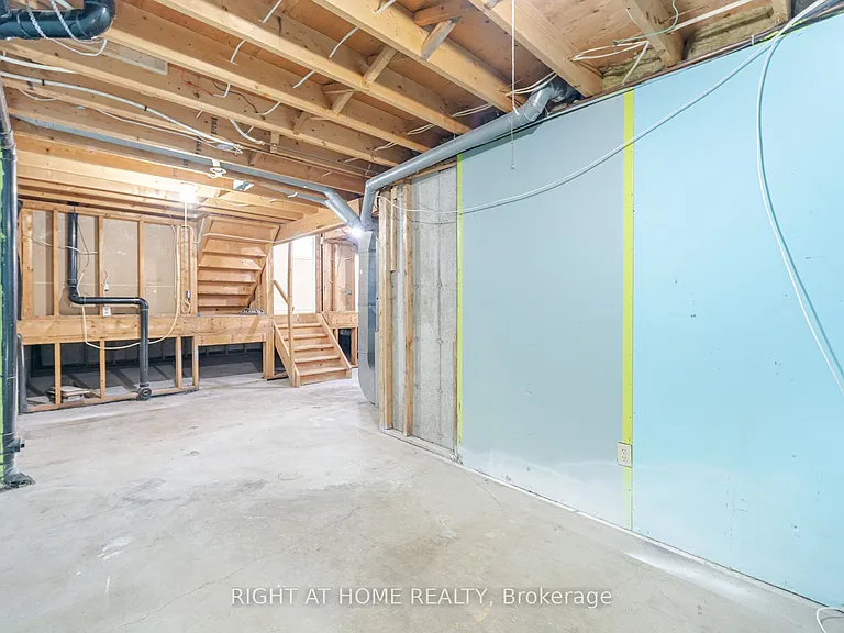 50 Albemarle St — Photo 31