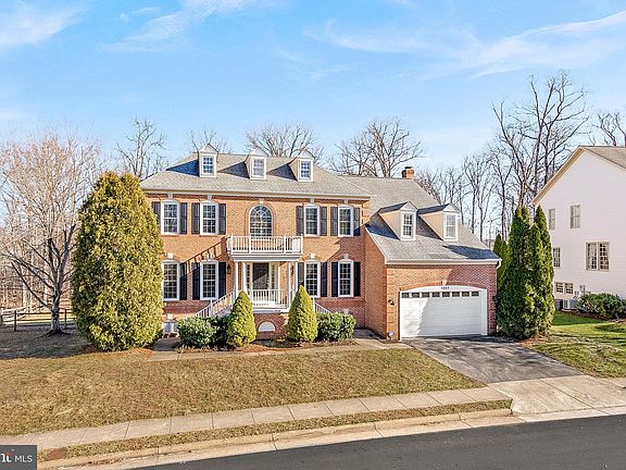 3rd image of 5553 Rockpointe Dr
