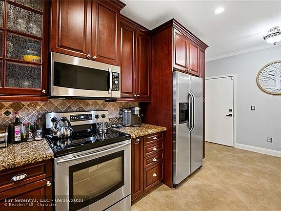 5th image of 1303 SW 48th Ter