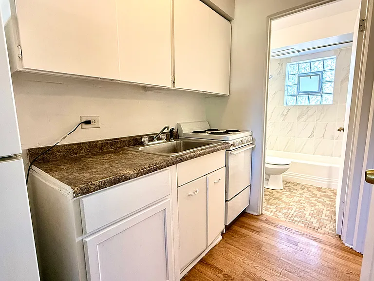 945 Troost Ave #7 — Photo 5