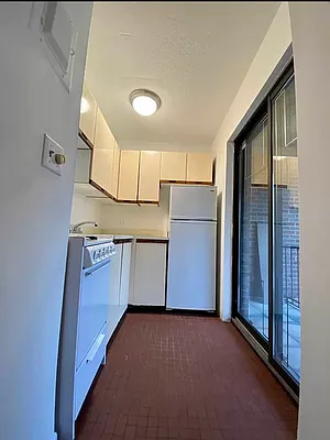 Rented by Avenues Real Estate | media 18