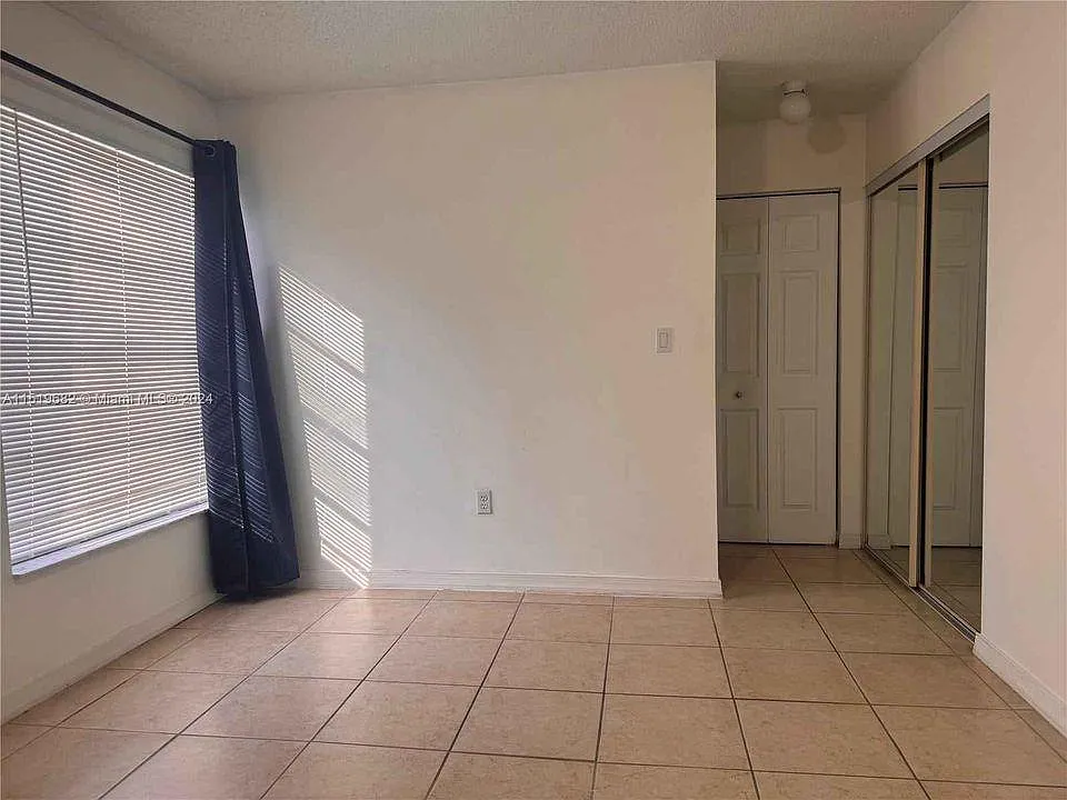 2 bed, 916 sqft, $1,995 — Photo 2