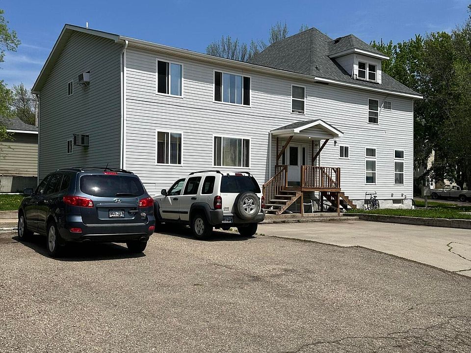 2nd image of 319 1st St NW
