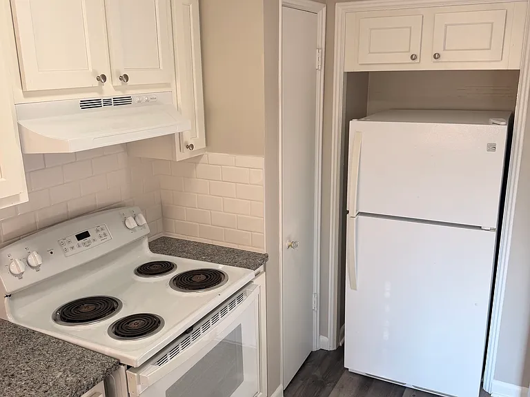 3028 Pemberton Dr #6 — Photo 2