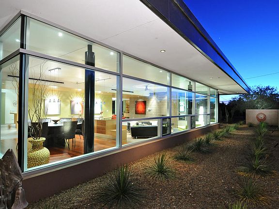 3rd image of 3003 E San Miguel Ave