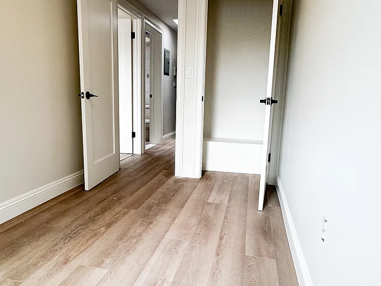 23-20 21st St #2 — Photo 10