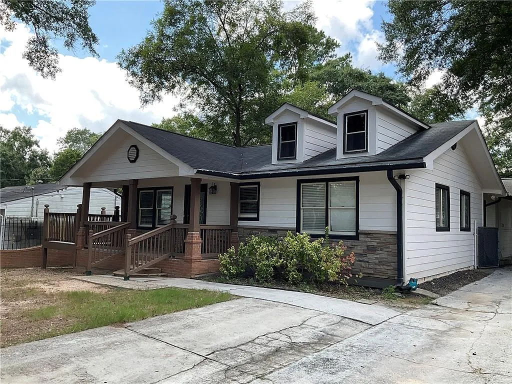 4 bed, 3.0 bath, 2861 sqft, $3,500 — Photo 2