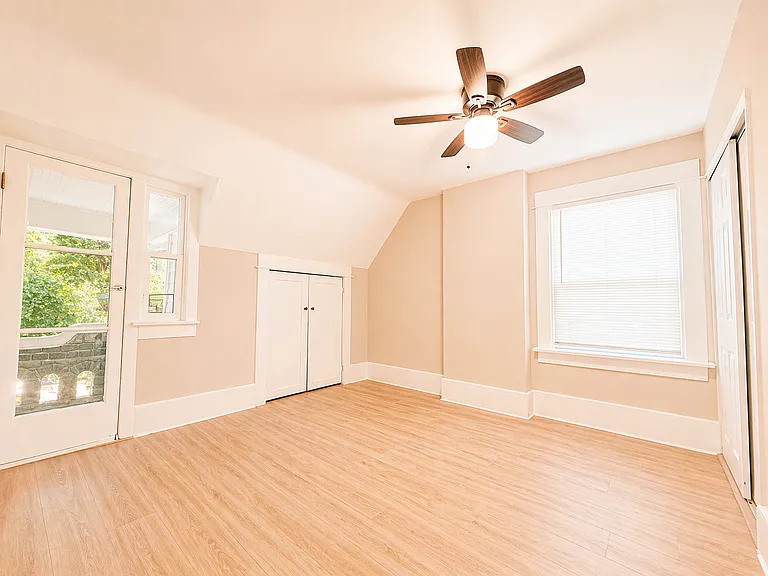1207 E 55th St #1 — Photo 10
