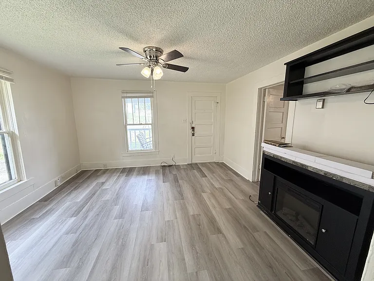 305 Beard St — Photo 6