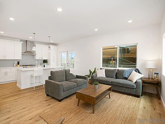 4th image of 3651 Quimby St