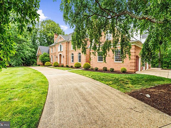 3rd image of 11102 Prince Edward Ct