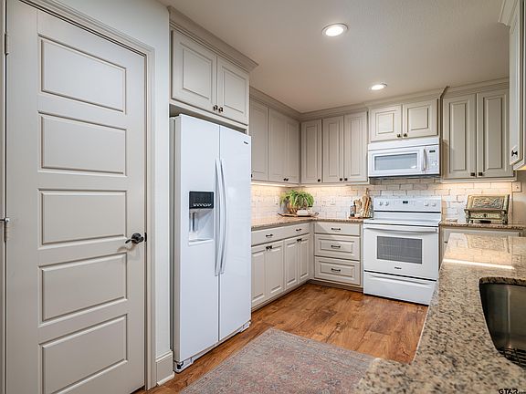 2nd image of 19901 Meadow West Ln