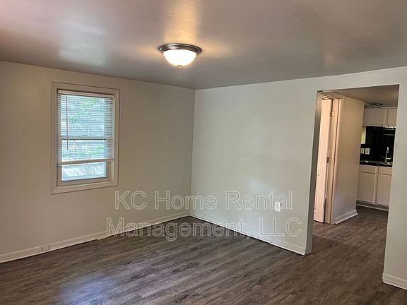 5th image of 805 S Logan Ave