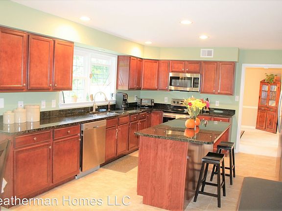 3rd image of 13902 Andorra Dr