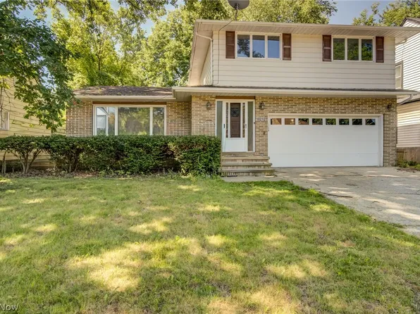 18212 Cornwall Rd, Cleveland, OH 44119
