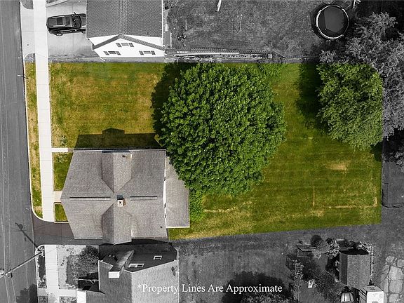 3rd image of 239 W Catherine St