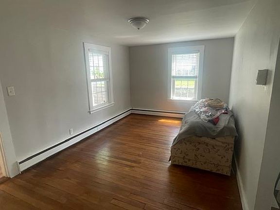 4th image of 375 Derrah Street