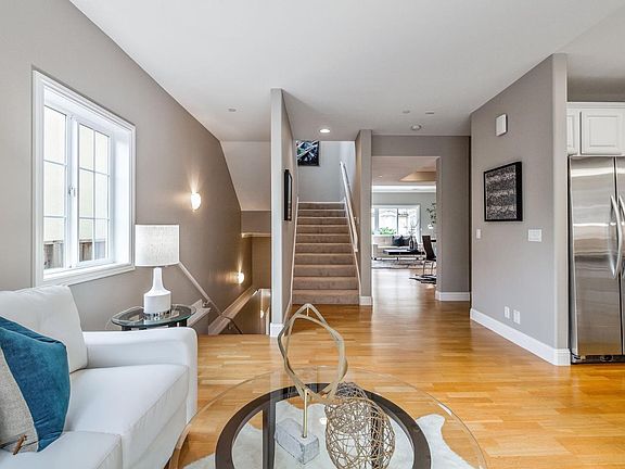 5th image of 819 La Montagne Pl