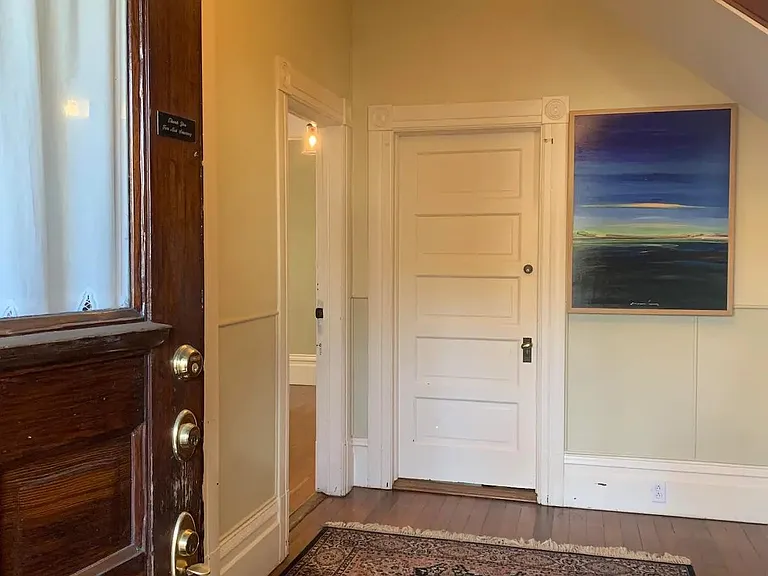 735 Broadway — Photo 12